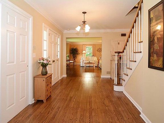 3rd image of 1 Honeysuckle Ave