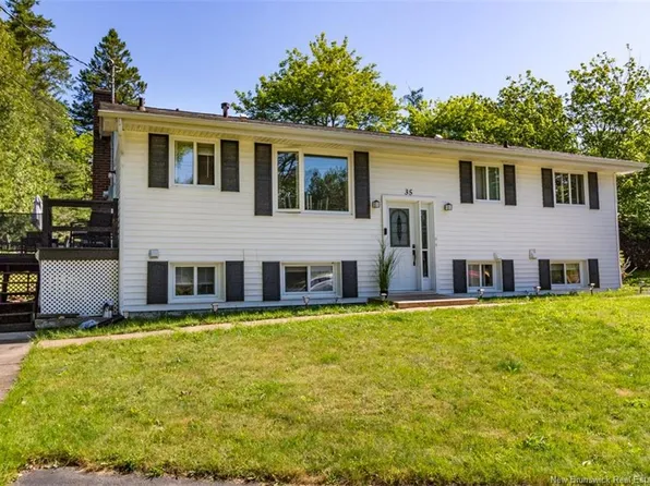 35 Parkdale Ave, Rothesay, NB E2E 3P1
