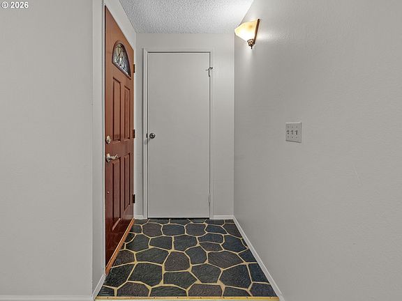 5th image of 18395 SW Salix Rdg
