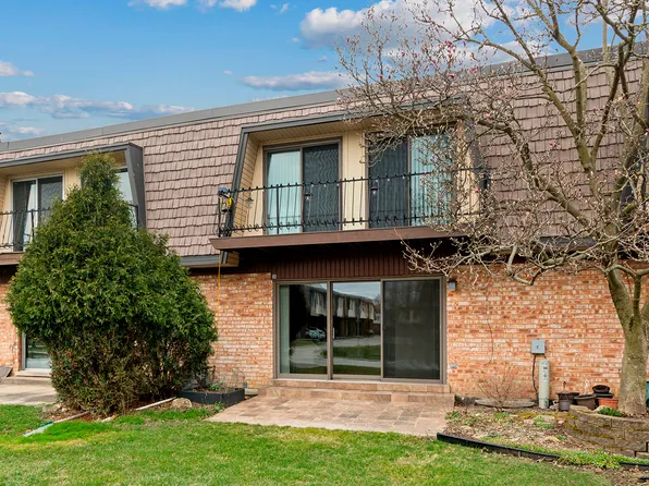 35 Cour Caravelle, Palos Hills, IL 60465