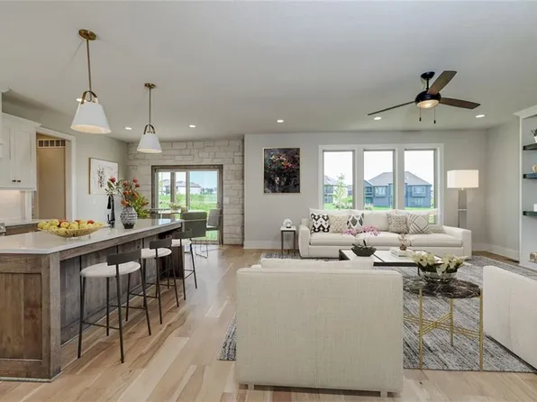 1104 Hummingbird Ct, Greenwood, MO 64034