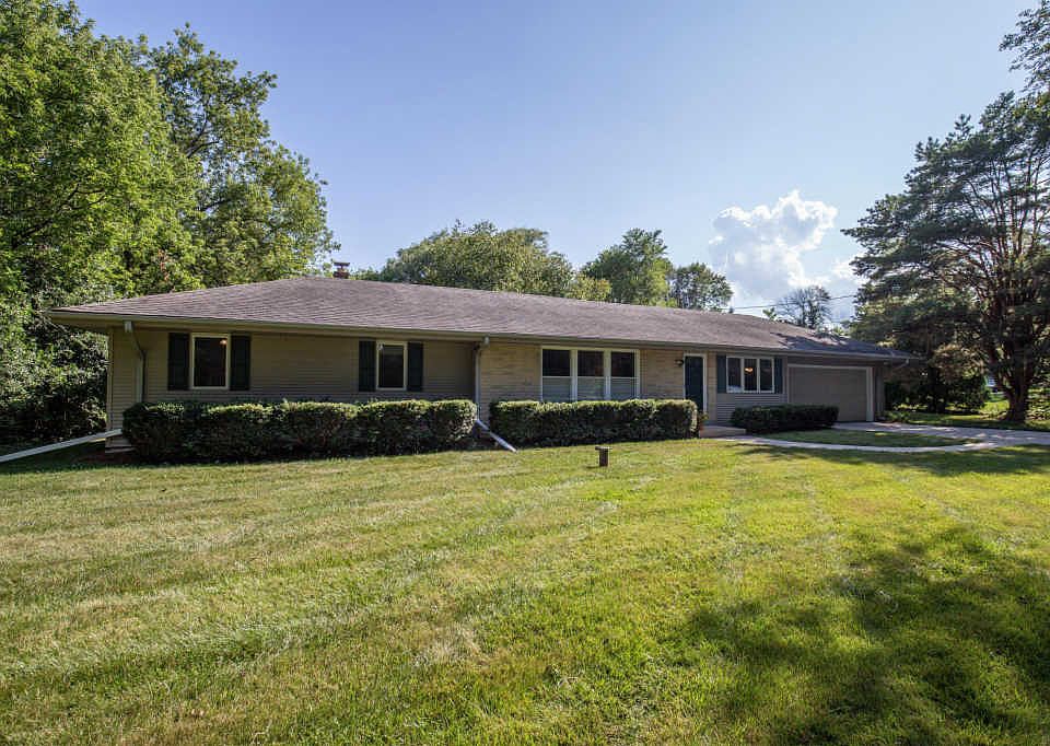 1835 W Donges Bay Rd, Mequon, WI 53092 Zillow