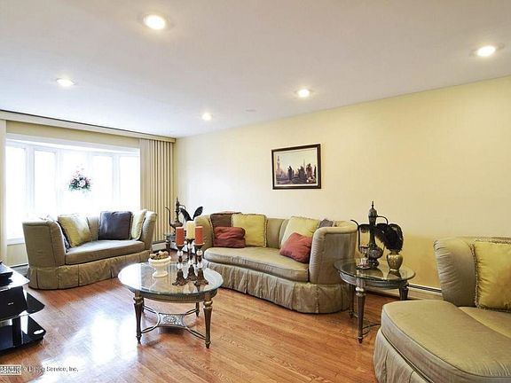2nd image of 174 Sandalwood Dr Fl 2nd