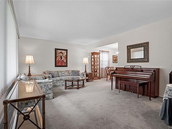 3rd image of 8 Marianna Dr