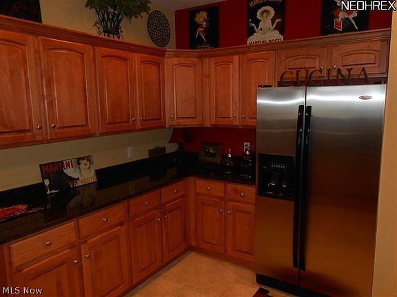 4th image of 2690 Canterbury Cir #D