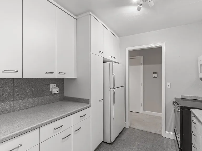 385 Jayne Ave #309 — Photo 3