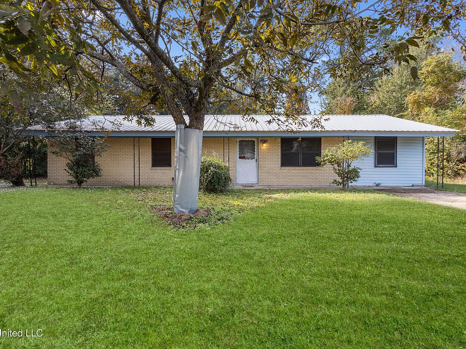 1st image of 379 Greenwood Dr