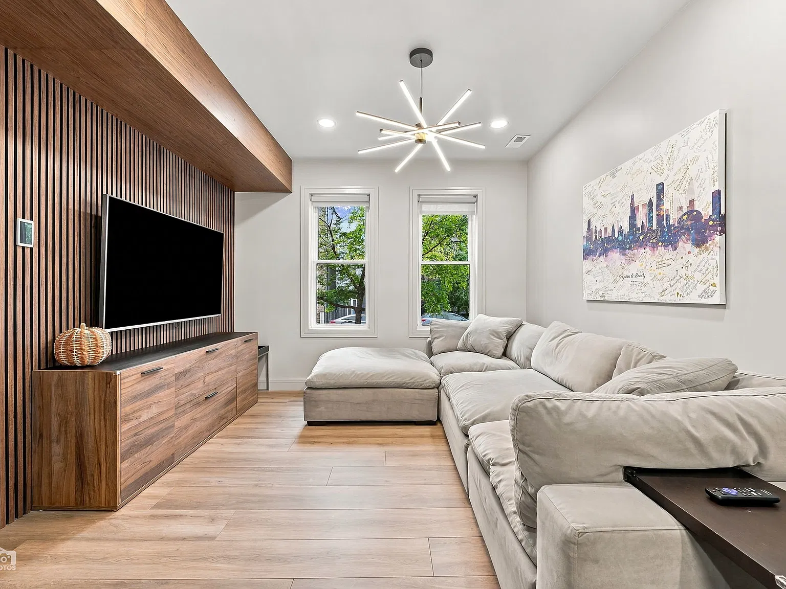 3 bed, 1250 sqft, $4,100 — Photo 1