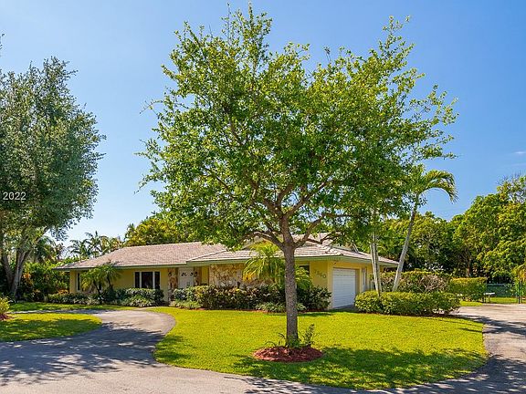 Once again look at the rise in the driveway from the Street. You can see the double gate to place your boat or RV into the backyard that is fully fenced.