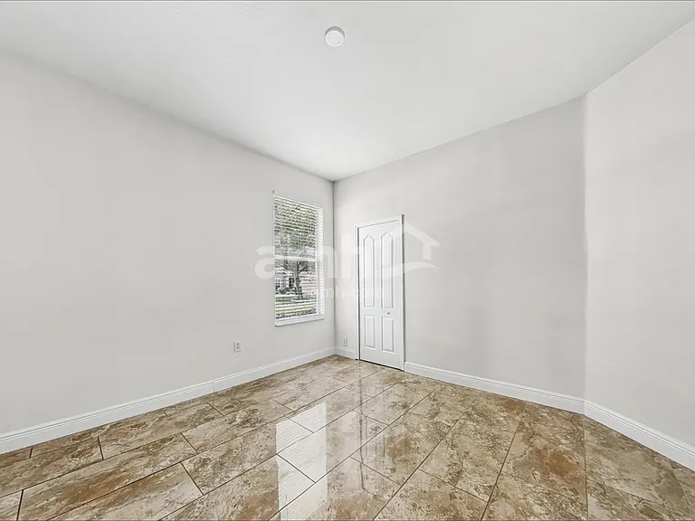 802 Lesa Glen Pl — Photo 13