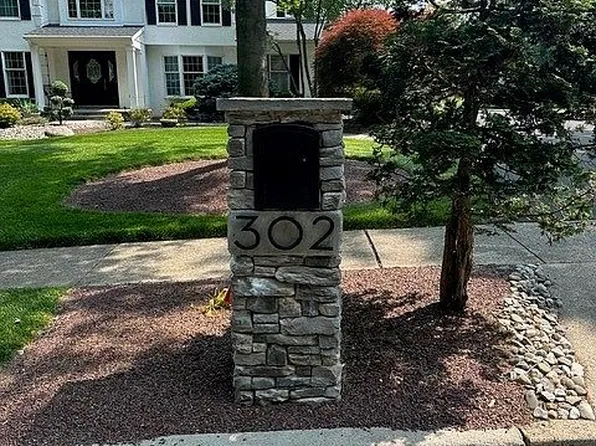 302 Mallard Ln, Langhorne, PA 19047