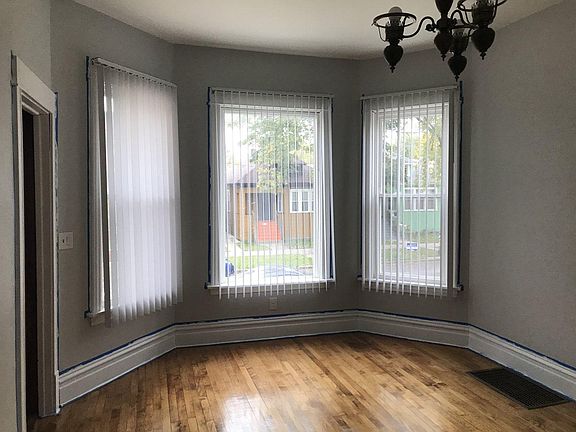 Bright and sunny living room, high ceilings