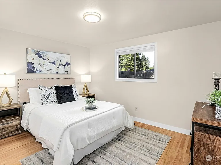 2516 Dayton Ave NE — Photo 8