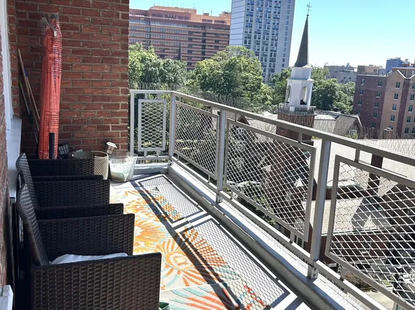 89-15 Parsons Boulevard image 2 of 9