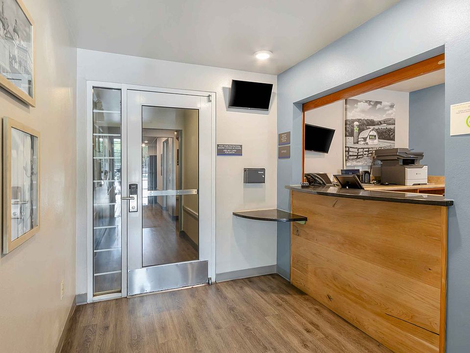 Lobby and Guest Check-in