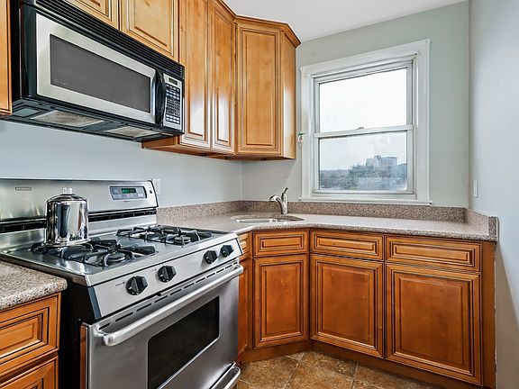 4th image of 12 Burbank St APT 2B