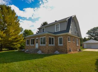 W265N2666 Meadowbrook Rd, Pewaukee, WI 53072