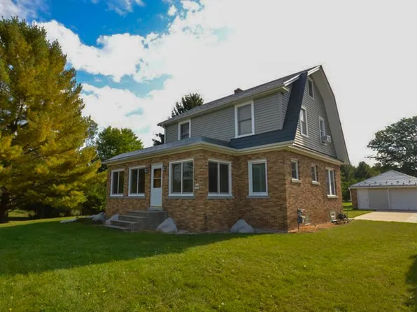 W265N2666 Meadowbrook ROAD, Pewaukee, WI 53072