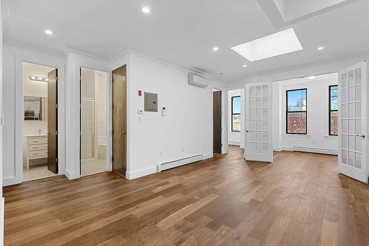 792 Hart Street — Photo 1