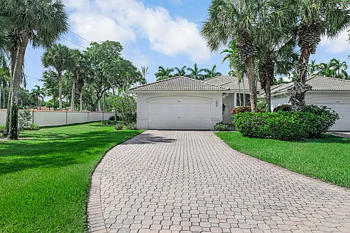 9543 Crescent View Dr N Photo 1