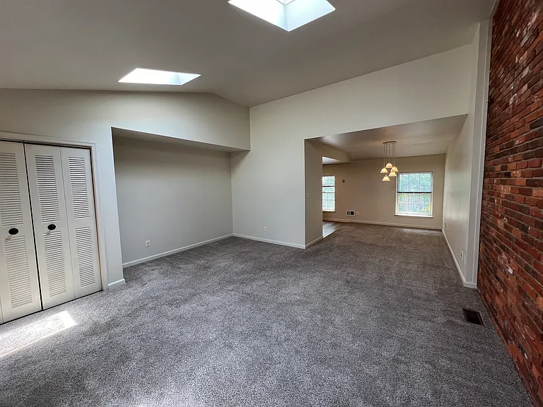 519 N West St #4 — Photo 7