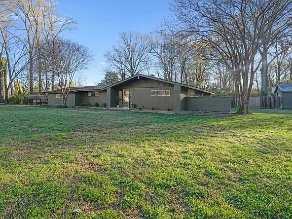 3rd image of 2578 Elmore Park Rd