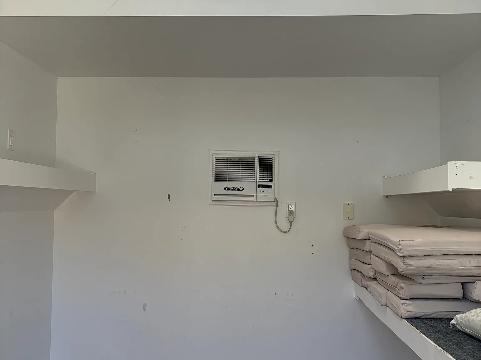 3 bed, 1070 sqft, $3,400 — Photo 2