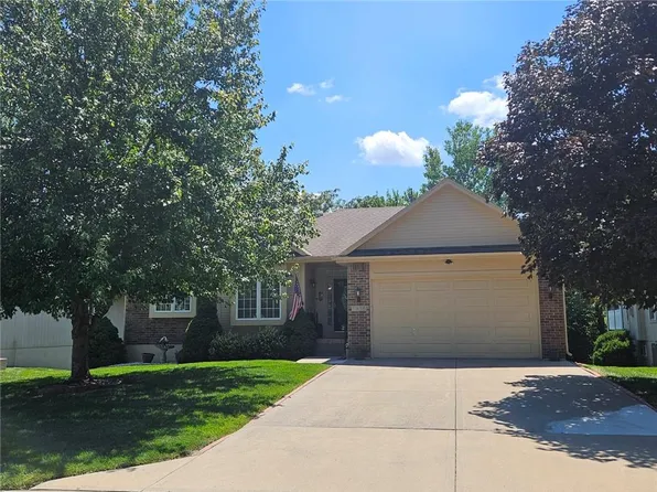 1915 Meadowlark Dr, Raymore, MO 64083