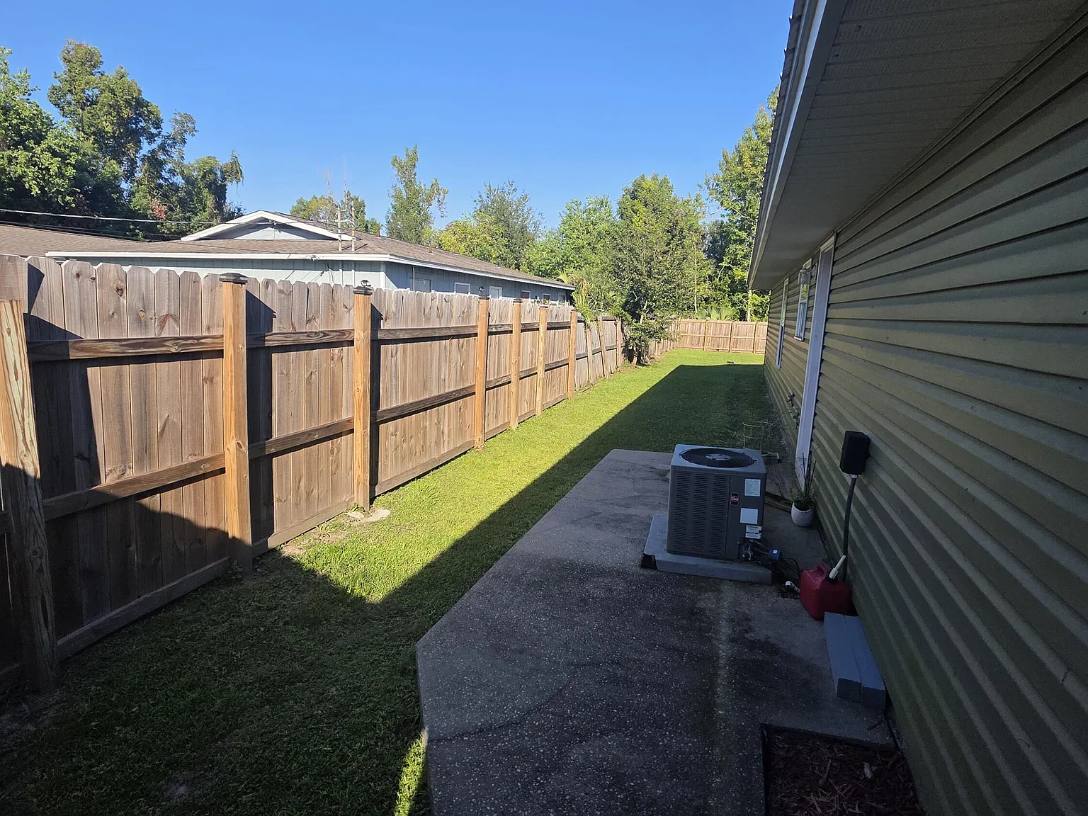 3 bed, 1395 sqft, $2,400 — Photo 3
