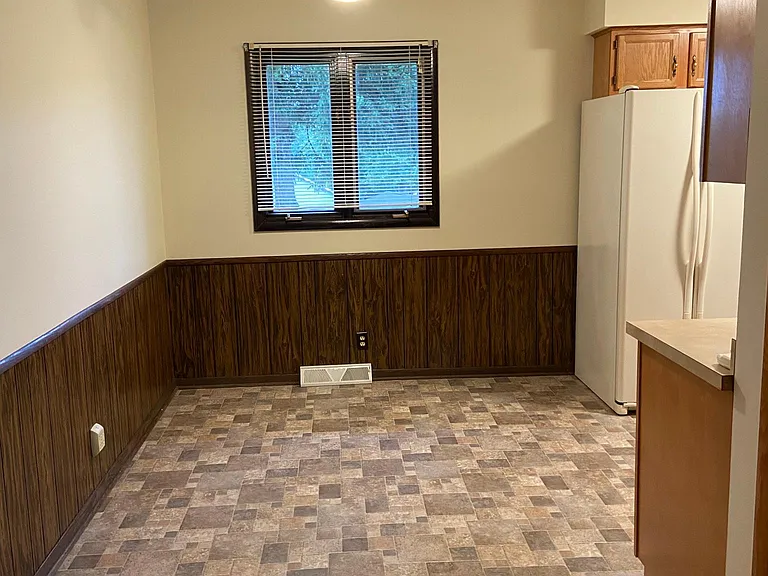 880 Church St — Photo 4