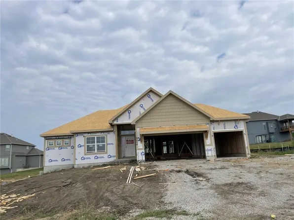 9215 N Poplar Ave, Kansas City, MO 64156