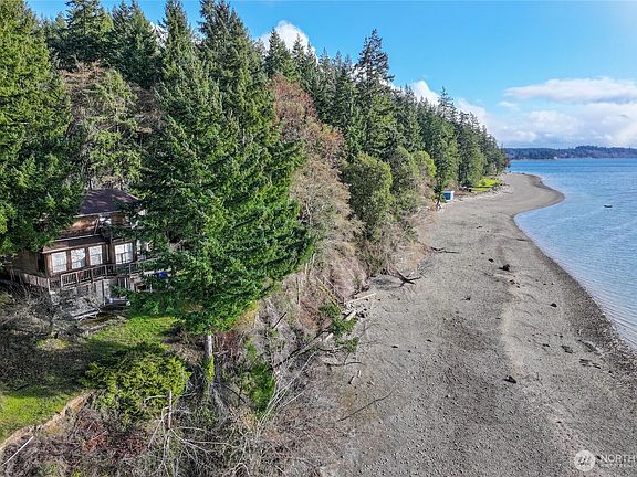 3rd image of 820 E Burgundy Road