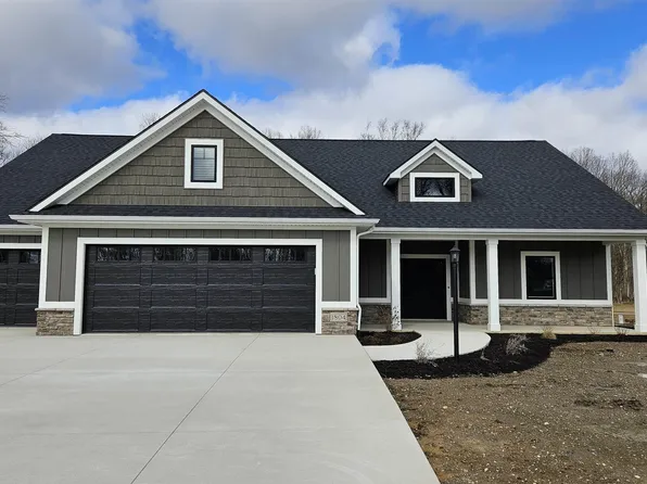 1804 Golfview Dr, Auburn, IN 46706