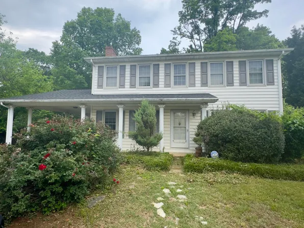 355 Knollwood Dr, Troutville, VA 24175