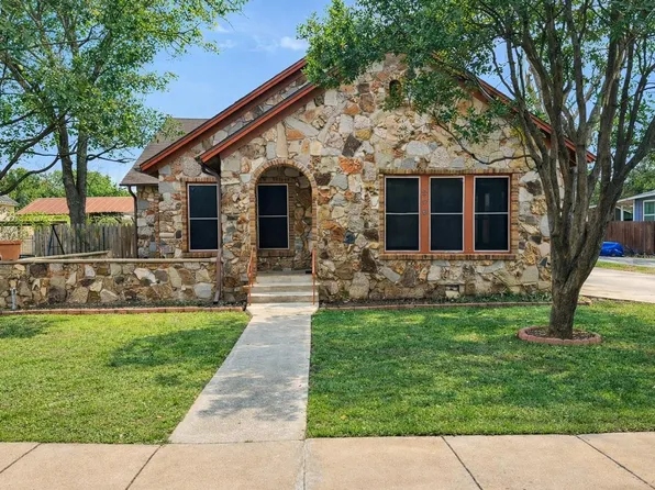 206 E Sandstone, Llano, TX 78643-9999