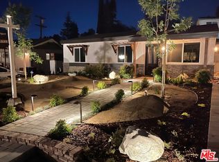 21819 Dumetz Rd, Woodland Hills, CA 91364