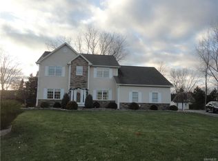 450 Fieldcrest Dr, Youngstown, NY 14174