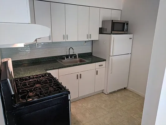 Rented by NY Space Finders Inc. | media 18