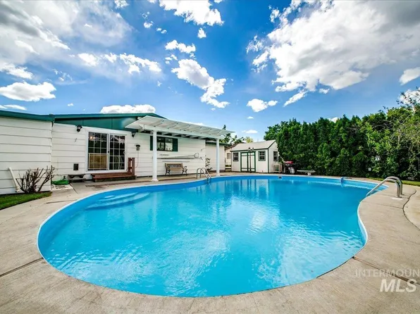 8422 W Pembrook Dr, Boise, ID 83704