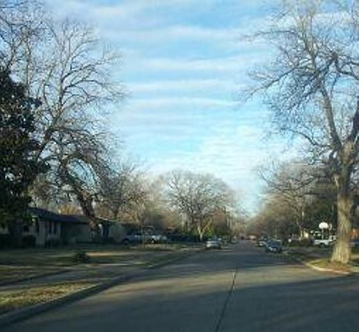 2nd image of 921 Treasure Rd