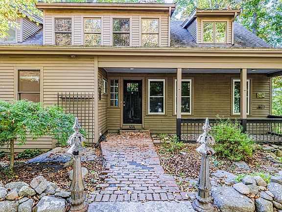 3rd image of 454 Spring St