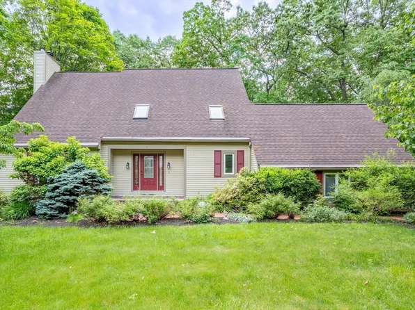 2 Autumn Hl, Leominster, MA 01453