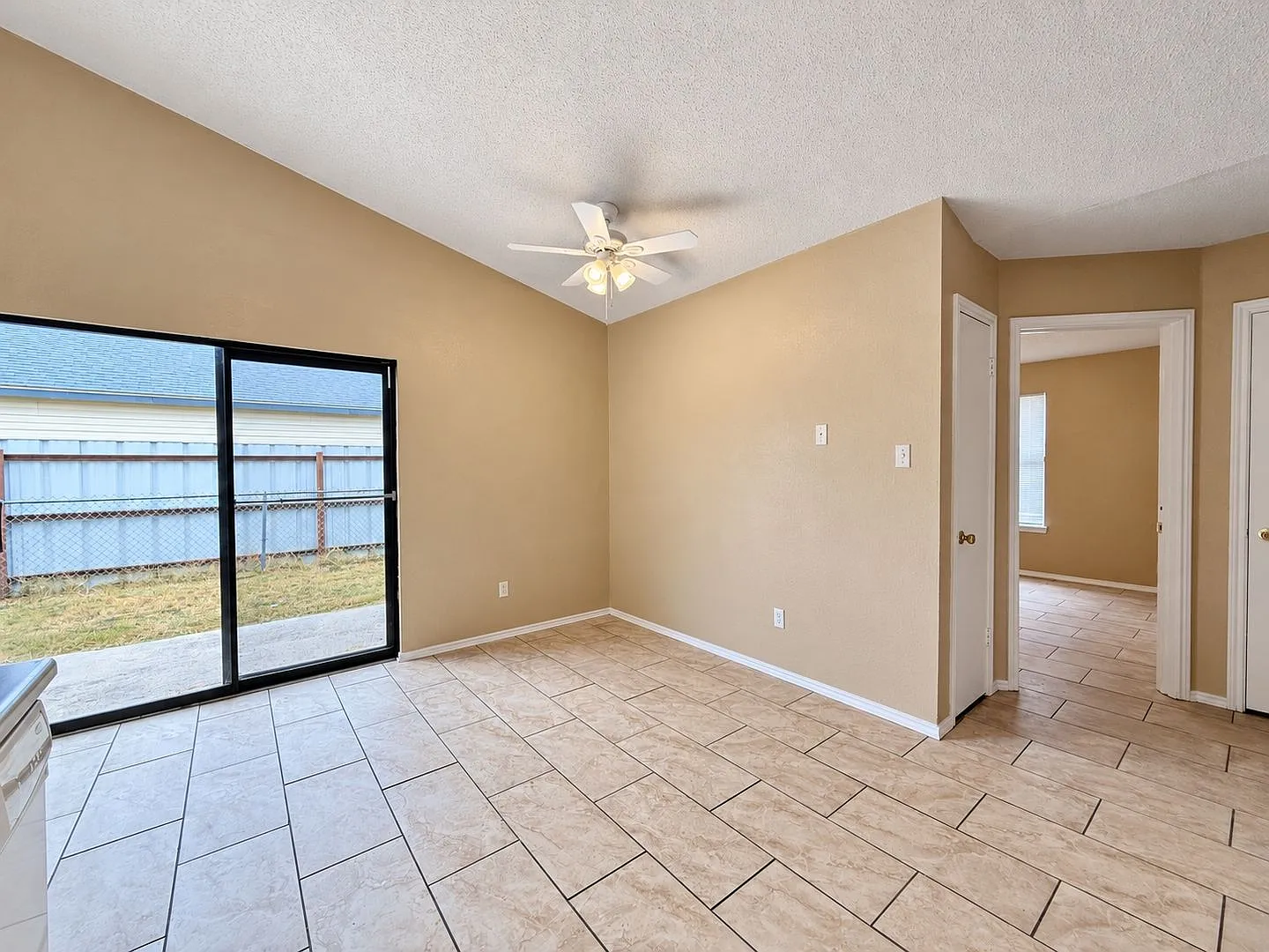 Affordable, Close to Fort Hood — Photo 4