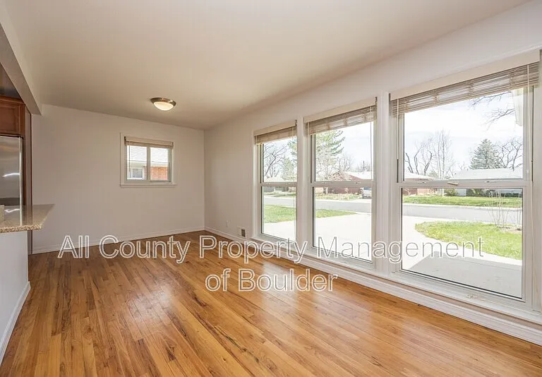 425 S 40th St — Photo 5