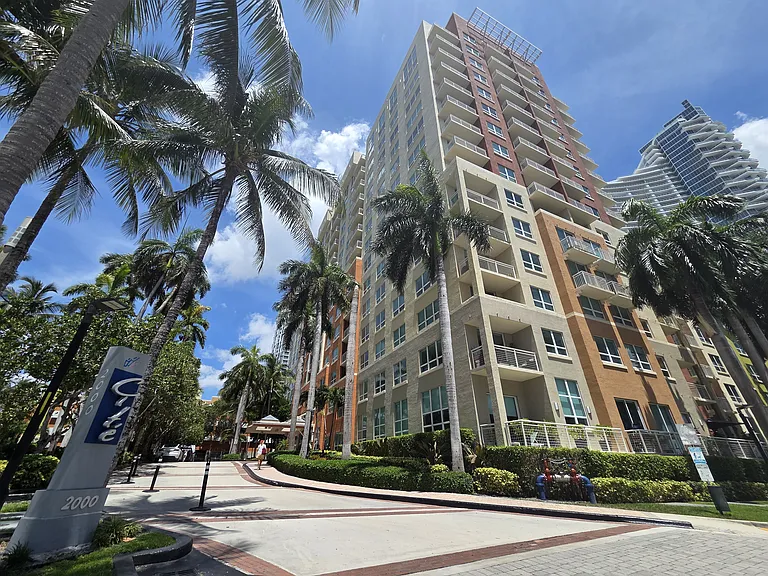 2000 N Bayshore Dr #507 — Photo 3