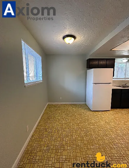 674 W Cedar — Photo 18