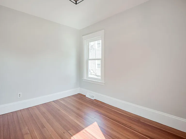 75 Calder St — Photo 8