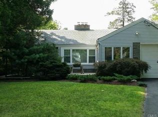 4 Pine Point Dr, Bridgeport, CT 06606