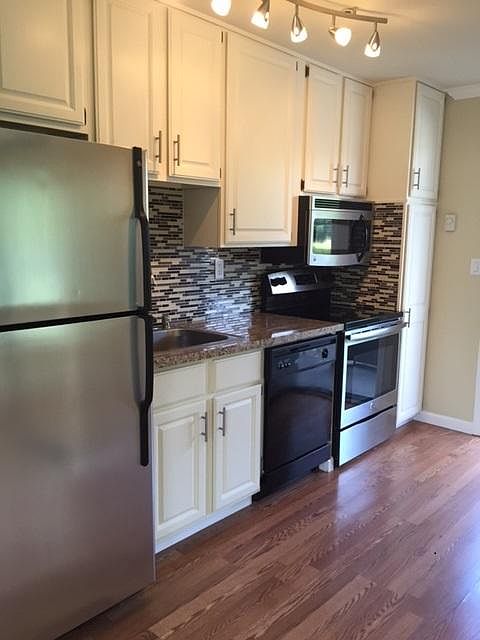 1st image of 1221 Oak Grove Ave #0