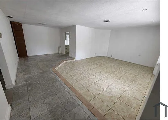 830 SW 50th Ave — Photo 3